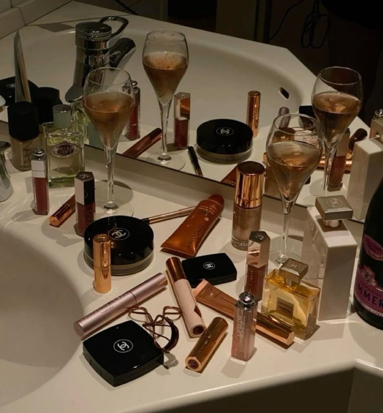 MAKE-UP